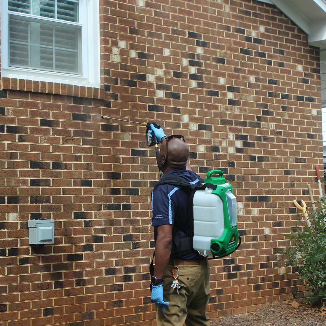 FlowZone Typhoon 3 - Pulverizador eléctrico de mochila a batería de presión variable de 5 posiciones que funciona con baterías FlowZone, DeWalt, Milwaukee, Makita y Bosch (batería no incluida)